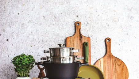 Patelnie, garnki i akcesoria w ofercie DUKA - idealne na letnie gotowanie