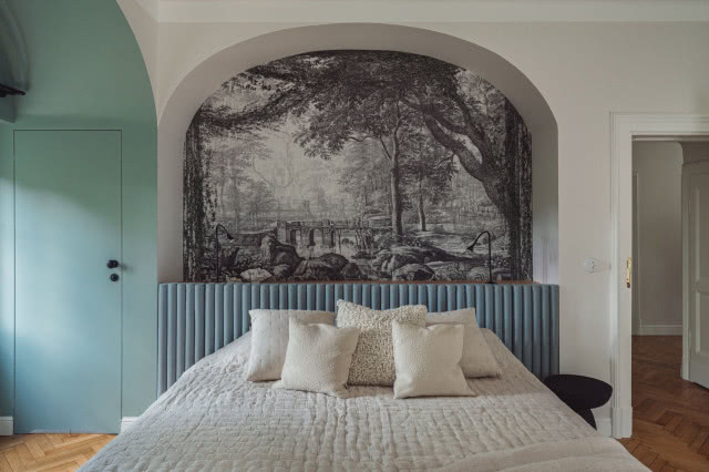 biało-czarna tapeta stylowa w sypialni