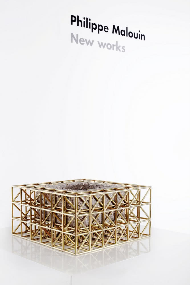 Złota klatka
Seria Gridlock składa się z kilku...