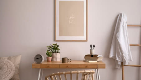 Toaletka do sypialni - z lustrem, wisząca czy w formie konsoli?