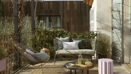 Balkon w trzech stylach - boho, modern i pastele. Te trendy będą dominowały w 2023 roku!