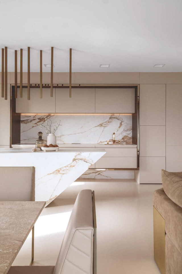 wyspa w kuchni jasnobeżowa