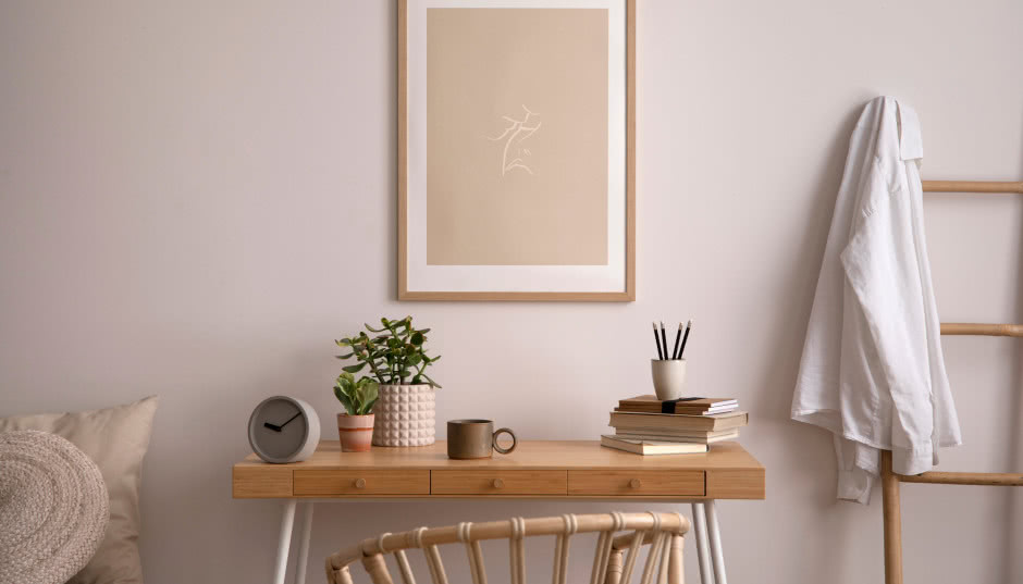 Toaletka do sypialni - z lustrem, wisząca czy w formie konsoli?