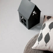 Białe schody wygladąją lekko