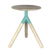 The Crow, kanapa. Jej kształt przypomina...