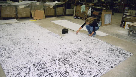 Tworzy obrazy malując ogniem. W Fabryce Norblina rusza wystawa Bogny Jarzemskiej!