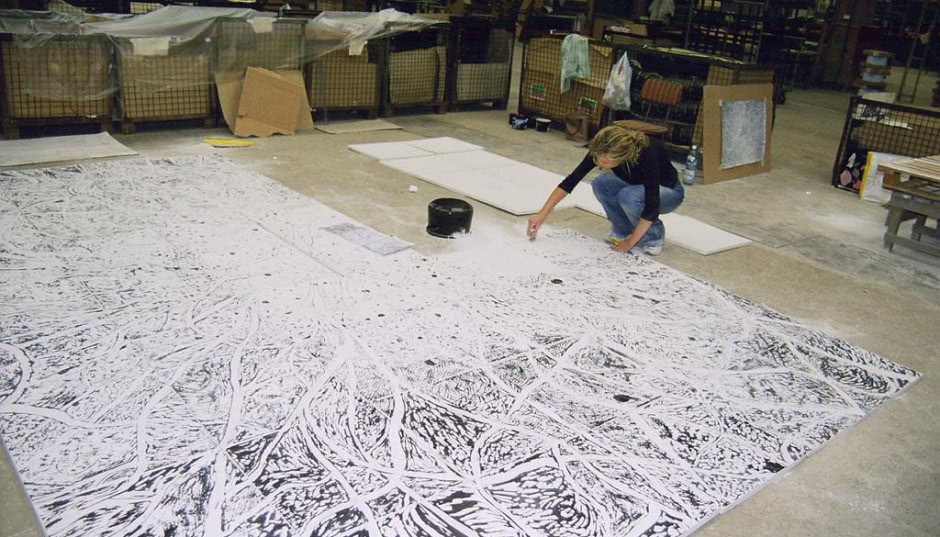 Tworzy obrazy malując ogniem. W Fabryce Norblina rusza wystawa Bogny Jarzemskiej!