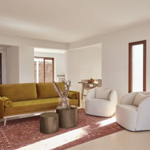 Westwing Collection w letnim wydaniu, musztardowa sofa, białe fotele, czerwony dywan