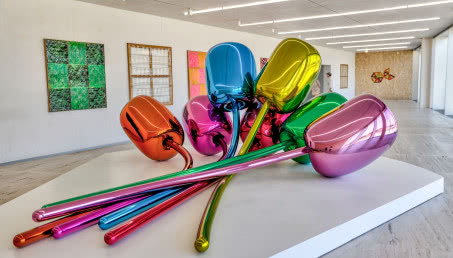 Król kiczu, który podbił świat sztuki! Jeff Koons zrewolucjonizował pojęcie rzeźby
