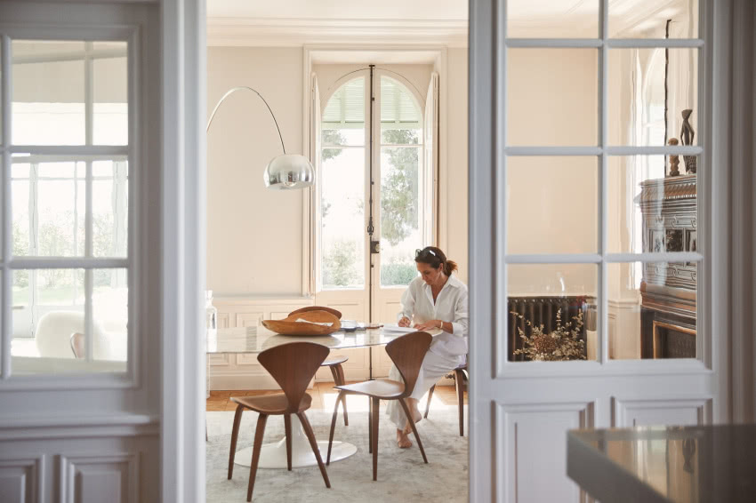 Jadalnia służy też Mélanie czasem
jako domowe...