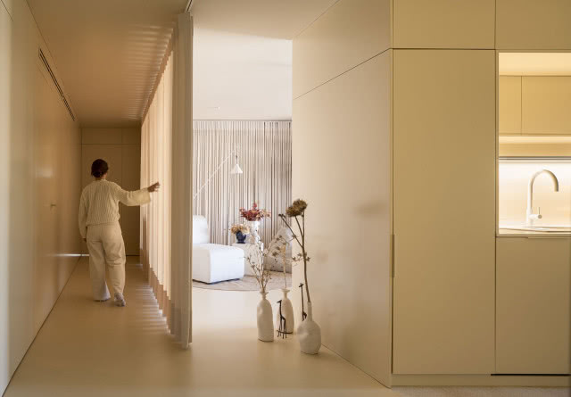 kotara oddzielająca korytarz od salonu