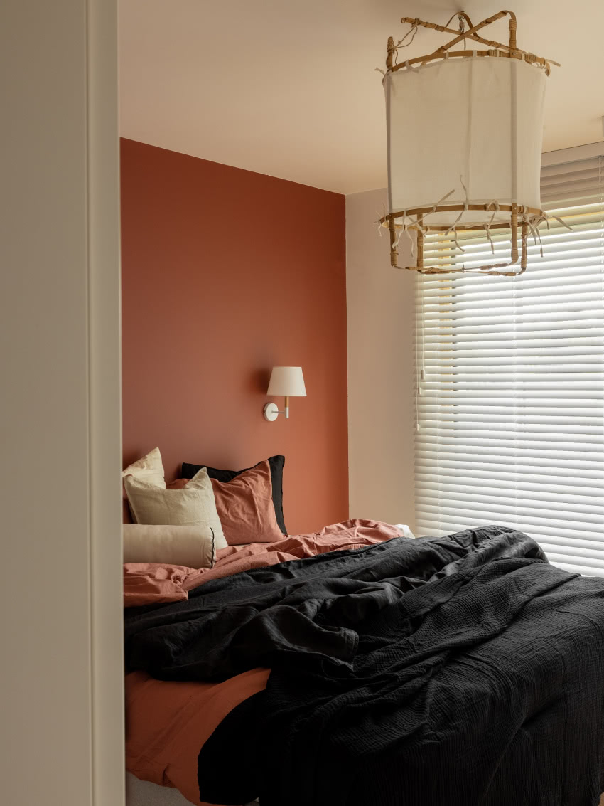 W sypialni duże wrażenie robi wspaniale dobrany...