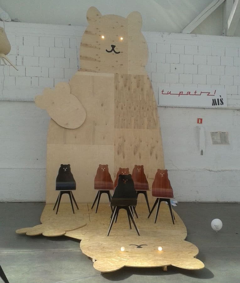 Tu patrz! Miś - krzesła z giętej sklejki...