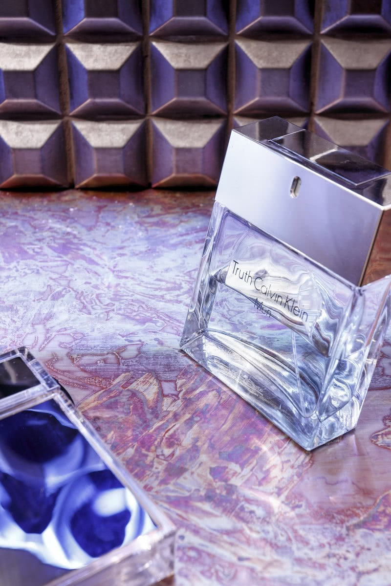 Metalizowane strukturalne płytki pod lustrem w...