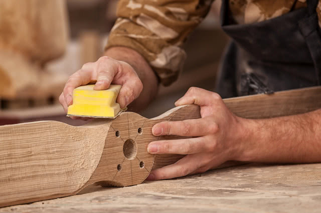 szlifowanie mebli drewnianych