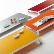 Stolik Rythme, zrobiony ze szkła i stali...