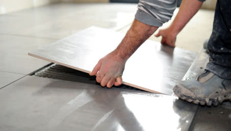 Jak ułożyć nowe płytki ceramiczne na starych - prosty instruktaż krok po kroku