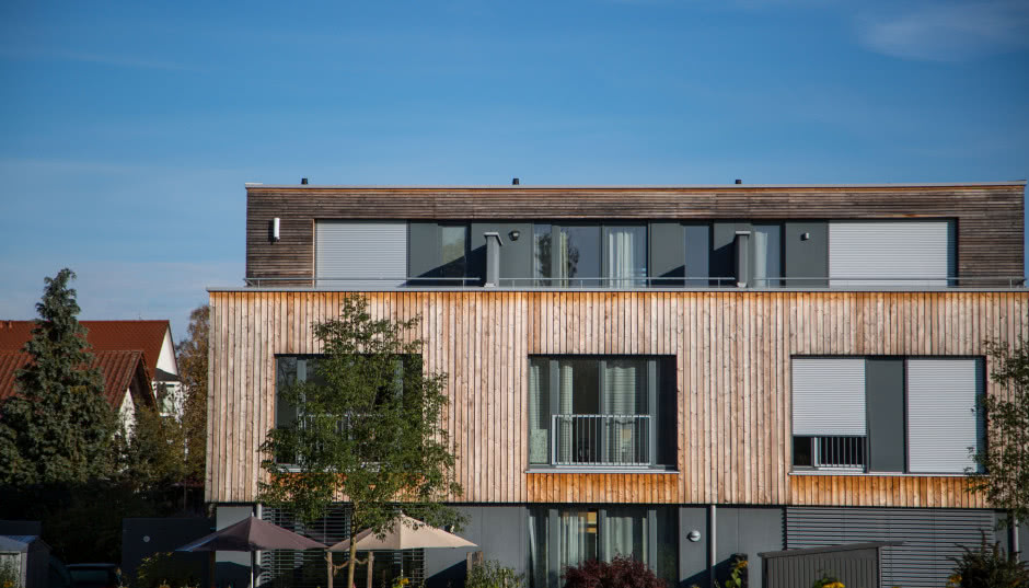 Drewno na elewacji. Czym się charakteryzuje i jak o nie dbać?