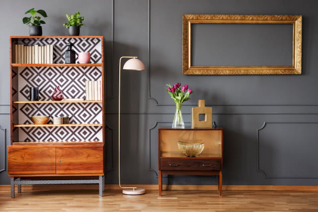 Sztukaterie na ścianie