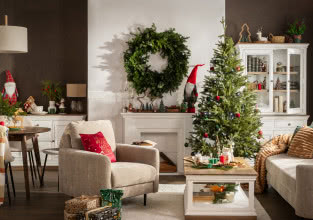 Poczuj magię Świąt! Oto 4 trendy 2025, dzięki którym Twój dom rozbłyśnie radosnym, świątecznym szczęściem