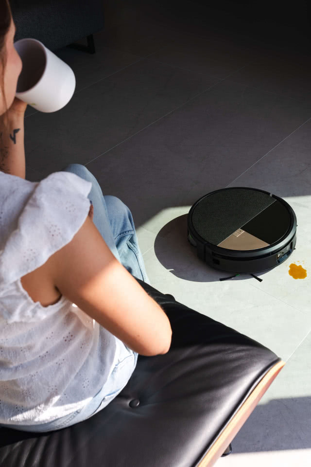 wykrywa większe skupiska brudu