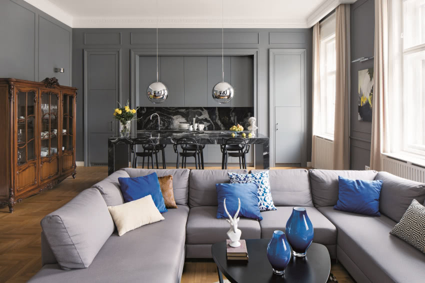 Na szarym tle
błękitne dodatki
ożywiają...