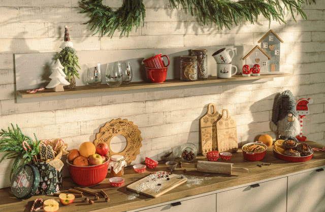 Poczuj magię Świąt! Oto 4 trendy 2025, dzięki którym Twój dom rozbłyśnie radosnym, świątecznym szczęściem