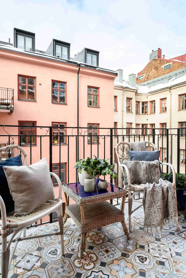 balkon z posadzką w marokańskie płytki