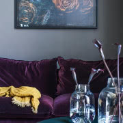 Miedziane i złote detale połączone z bielą i...