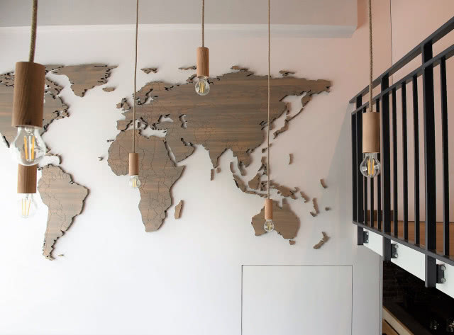 Drewniana mapa świata na ścianę