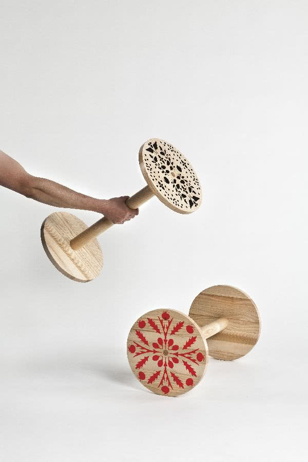 Stołki Cirkus mają zdobienia nawiązujące do...