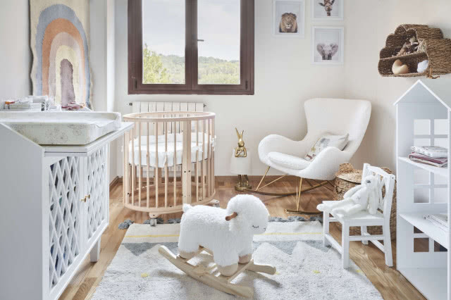 jasny pokój niemowlaka