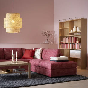 Burgundowa kanapa do salonu