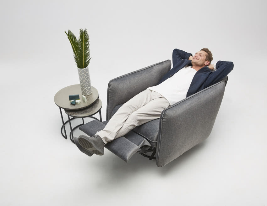 Fotel Riva z rozsuwanym podnóżkiem można...