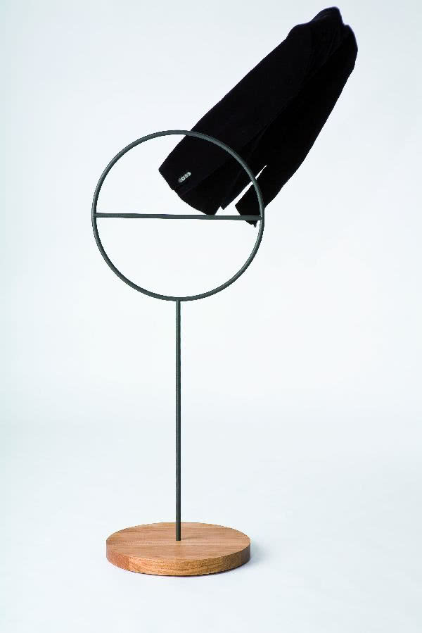 Wieszak Liizo - z połączenia prostych figur...