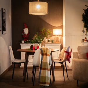 Poczuj magię Świąt! Oto 4 trendy 2025, dzięki którym Twój dom rozbłyśnie radosnym, świątecznym szczęściem