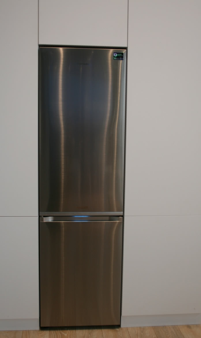 Lodówkę Samsung RB8900 Kitchen Fit można ściśle...