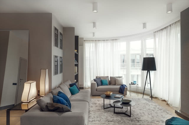 Salon w jasnej tonacji