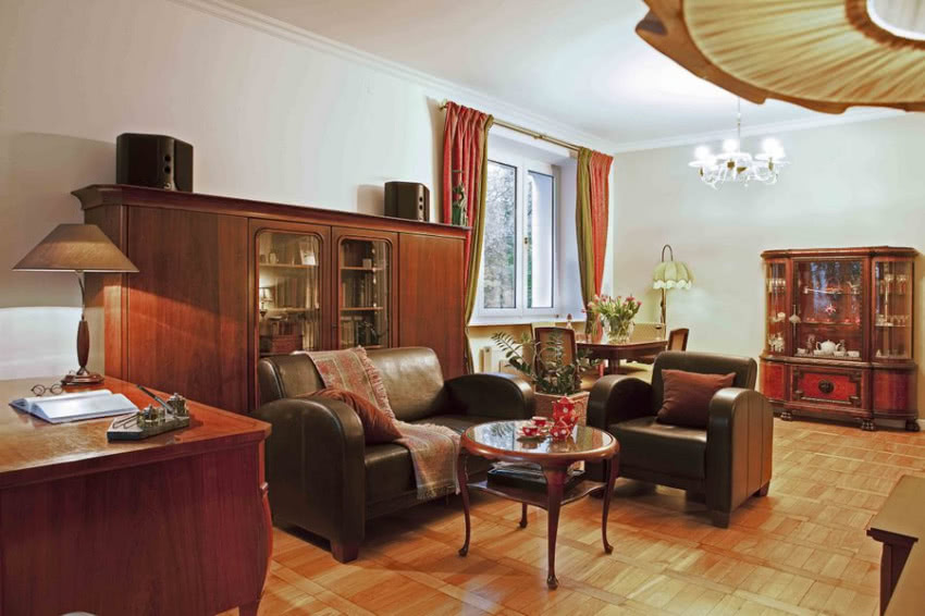 Właściwie wszystkie meble w salonie, poza kanapą...