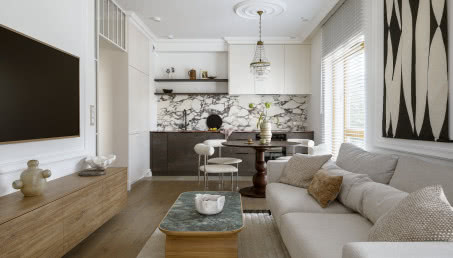 Mokotowski apartament dla mamy i córki. Pełno tu drewna, kamienia i ceramiki!