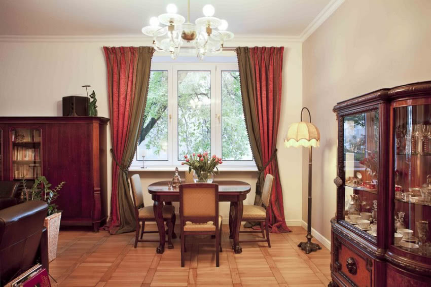 Stylowe meble do jadalni to rodzinne pamiątki.