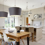 Otwarta strefa dzienna jest równo podzielona na...