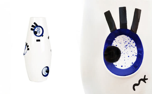 wazon ozdobiony ilustracjami oczu i graficznymi kreskami