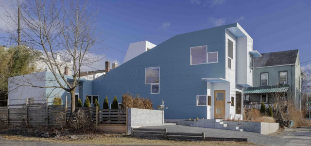 niebieski nowoczesny dom