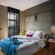 Miedziane i złote detale połączone z bielą i...