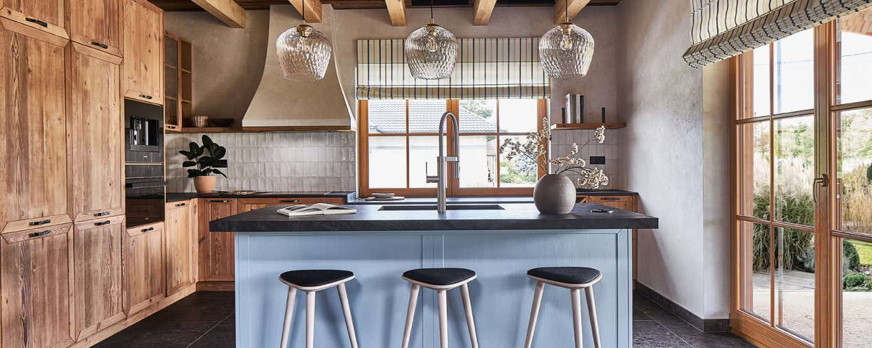 Drewniany dom w Łańcucie. Oddaje klimat górskiej chaty!