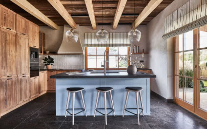 Drewniany dom w Łańcucie. Oddaje klimat górskiej chaty!