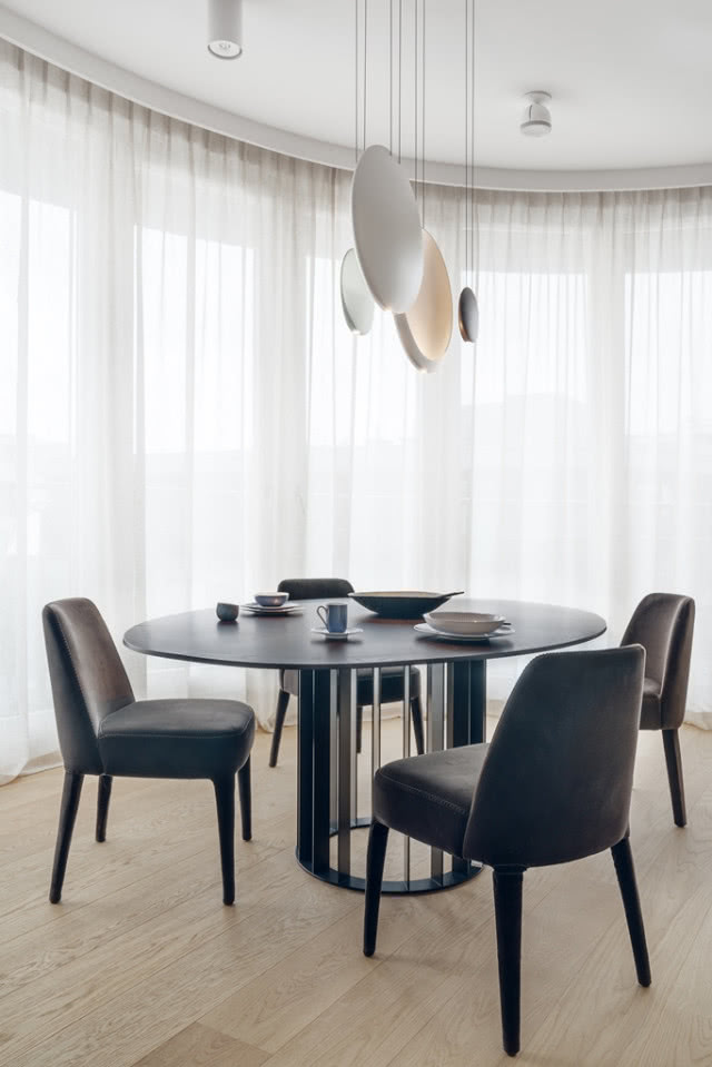 Okrągły stół jadalniany