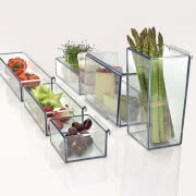 Składana półka pozwala wstawić do lodówki wyższe...