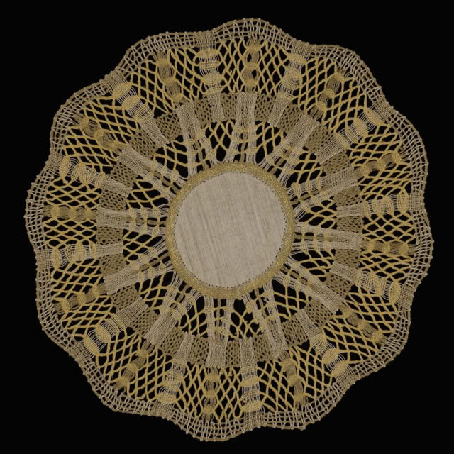 okrągła serweta koronkowa